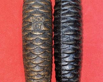 2 pesas de reloj de cuco vintage con forma de piña de 7,5 pulgadas, 1532 y 1454 g (A5)