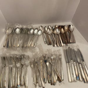 Vtg 1960’s Silverplate Flatware 100 PCs EPSS & Hotel Plate Oneida-New