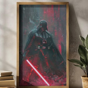 Könnte beinhalten: Gerahmtes Kunstwerk mit Darth Vader aus Star Wars, der ein rotes Lichtschwert schwingt. Das Kunstwerk hat eine dunkle, dramatische Farbpalette mit Rot- und Schwarztönen. Das Bild ist in einem Holzrahmen eingefasst, was dem Sci-Fi-Thema einen klassischen Touch verleiht.