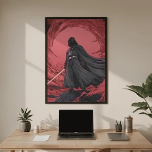 Könnte beinhalten: Ein gerahmter, vertikaler Wandkunstdruck, der eine dunkle, gepanzerte Figur mit schwarzem Umhang und Helm auf felsigem Untergrund zeigt. Die Figur hält ein leuchtend rotes Lichtschwert vor einem Hintergrund aus wirbelnden roten Wolken und einer großen Sonne.