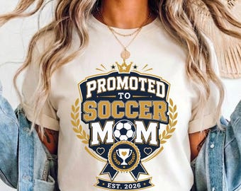 Camiseta "Ascendida a Mamá de Fútbol", Camiseta deportiva retro personalizada para el día del partido, Regalo para la Copa de Fútbol 2026