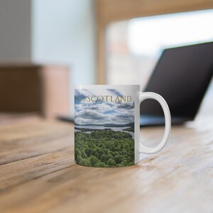Taza panorámica de las islas del lago Lomond / Regalo de las Tierras Altas escocesas / Aventuras legendarias de Escocia, 325 ml imagen 6