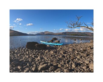 Lienzo impreso de Ben Lomond / Aventura en tabla de paddle surf en Loch Lomond / Regalo de arte mural de las Tierras Altas escocesas