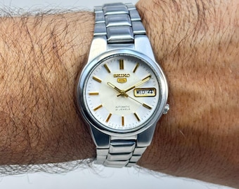 Orologio da uomo classico Seiko 5 - Automatico, 21 rubini, quadrante bianco, prodotto in Giappone.