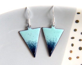 Enamel earrings turquoise and black in a triangular arrow head shape