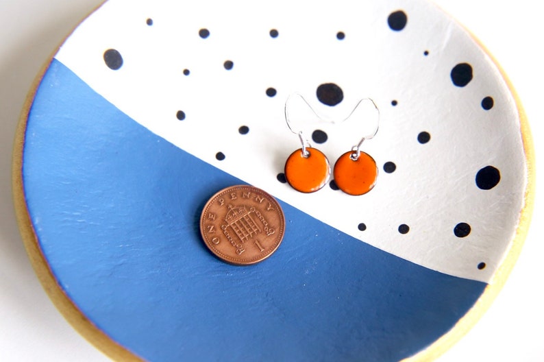 Bright orange earrings, Little round enamel earrings & sterling silver wires imagem 2