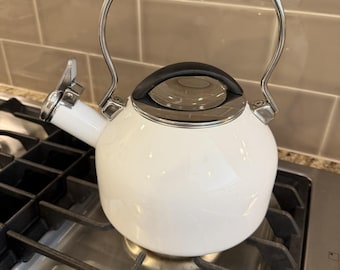 Chantal White  Enamel Tea Kettle Whistling Stove Top Excellent Condition
