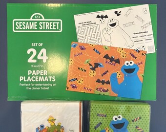 Nieuwe papieren placemats en servetten met Halloween-thema van Sesamstraat.