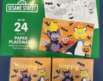 Nieuwe papieren placemats en servetten met Sesamstraat Halloween-thema.