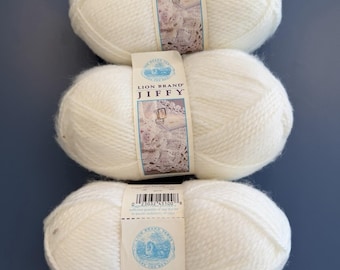 Lote com 3 novelos de lã Lion Brand Jiffy com aparência de mohair, na cor branca (novo).