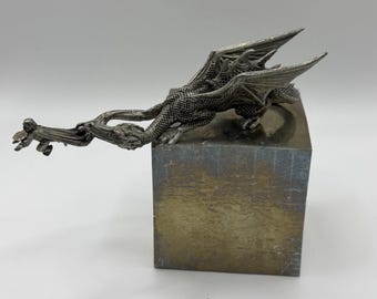 Vintage Gallo 1987 draak tinnen beeldje Het kat-en-muisspel 4,5 inch (11,4 cm) gesigneerd