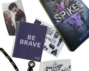Buchbox GROß: signierte Schmuckausgabe SPIKED Unter der Oberfläche by Marie Velle mit extra vielen Goodies