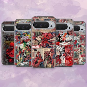 Puede incluir: Cinco fundas para teléfono con diseños de cómic de Spider-Man. Las fundas muestran varias poses de acción y viñetas de cómic en rojo, azul y negro. La palabra "MARVEL" es visible en una funda.