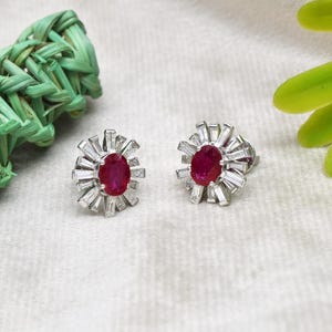 Orecchini a lobo con rubino naturale, aureola a raggiera in argento sterling 925, gioiello di tendenza con pietra preziosa rossa, idea regalo