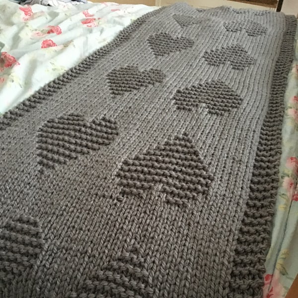 Knitting Pattern, Super Chunky Heart Bed Runner, Instant Download