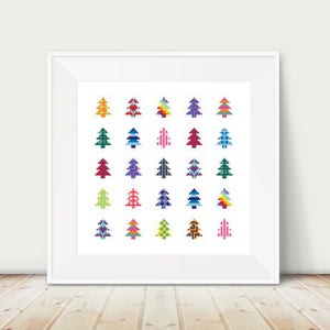 Peut inclure: Une impression encadr&eacute;e pr&eacute;sentant une grille d'arbres de No&euml;l pix&eacute;lis&eacute;s color&eacute;s. Les arbres sont de diff&eacute;rentes couleurs, dont le vert, le rouge, le bleu et le jaune, et ont des motifs diff&eacute;rents. Le cadre est blanc, et le fond est en bois clair.
