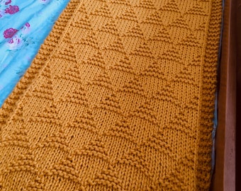 Knitting Pattern, Triangle Bed runner, Bedspread, Blanket, Super Chunky, PDF Instant Download