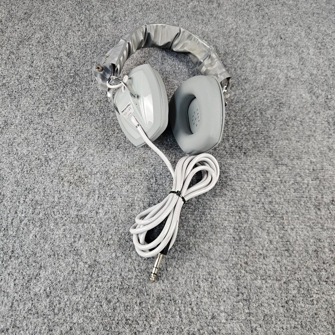 Realistic 33-195 Vintage Stereo Headphones Gray Over Ear 1/4 Inch Jack Japan, foto 1 di 5