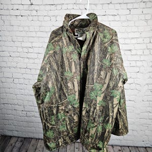 Chaqueta impermeable de camuflaje Duck Bay para hombre, talla XL, con estampado de corteza de árbol y hojas verdes, ideal para la caza. Abrigo utilitario de PVC.