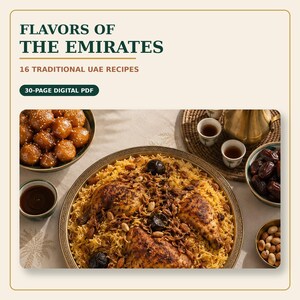 Può includere: Un PDF digitale intitolato Flavors of the Emirates contenente 16 ricette tradizionali degli EAU. La copertina mostra un grande piatto di pollo e riso, una ciotola di palline di pasta glassate, datteri, noci e piccole tazze di caffè.