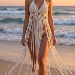 Sukienka plażowa z makramy, ręcznie robiona narzutka boho z frędzlami, szydełkowana sukienka letnia, strój festiwalowy, prezent na wakacje dla niej