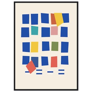 Könnte beinhalten: Abstrakter Kunstdruck mit cremefarbenem Hintergrund, der ein Raster aus blauen, gelben, grünen, rosa und roten Formen zeigt. Das Kunstwerk ist in einem schwarzen Rahmen eingefasst. Die geometrischen Formen sind in einer ansprechenden Komposition angeordnet.
