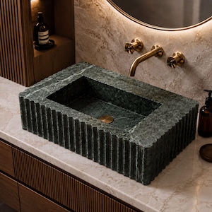 Lavabo de mármol verde hecho a mano para montaje en pared – Lavabo de baño de piedra estriada