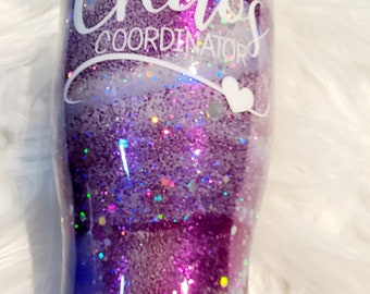 Un coordinador de caos de Glitter Tumbler personalizado