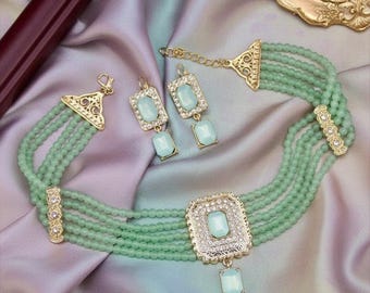 Handgemachtes marokkanisches Schmuck Set – Perlen Choker Halskette mit quadratischem Kristall Anhänger & Tropfen Ohrringe, arabische Braut Halskette Bijoux