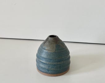 Vaso a forma di bocciolo in ceramica da studio firmato, smalto blu turchese