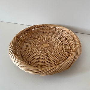 Vintage Primitive Rustic Farmhouse Woven Wicker Tray / Coffee Table Accent Fruit Basket