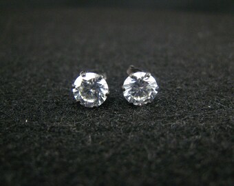 cubic zirconia stud, stud CZ, diamante como stud, stud rhinstone