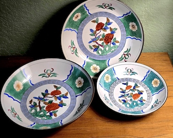 Set di 3 ciotole vintage in porcellana cinese con decorazioni floreali e di uccelli dipinte a mano.