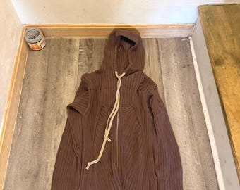 Sudadera con capucha y cremallera de punto acanalado marrón estilo Rick Style, suéter vanguardista