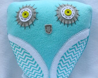 Peluche gufo in pile fatto a mano: decorazione in feltro cucita