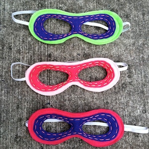 Handgemaakte geborduurde eco-vilt superheldenmaskers