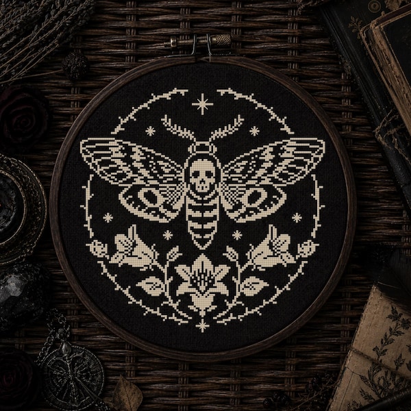 Patrón de punto de cruz de polilla calavera en PDF / Diseño de bordado botánico gótico / Proyecto de punto de estilo Dark Academia apto para principiantes