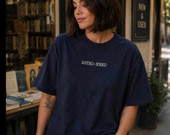 Astro Nerd Shirt Damen, Astronomie T-Shirt, Space Lover Geschenk, Nerd Top Damen, Minimalistisches Statement Outfit, Spiritueller Look