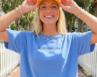 Good Vibes Only Shirt Damen, Smiley T Shirt, Oversize Summer Graphic Tee, Boho Sommer Top, Ästhetisches Bohemian Outfit, Geschenk für Sie