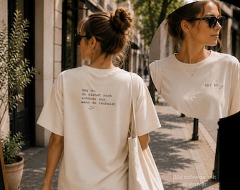 Oversize Shirt Damen mit Rückenprint – Statement T-Shirt „Hey du“ – Lustiges Boho Shirt – Baumwollshirt Unisex – Geschenk für Frauen