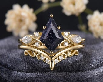 Nebula Galaxy Sandstone Kite Ring | 14k Gold Bridal Set | Gift For Bride | Unique engagement set