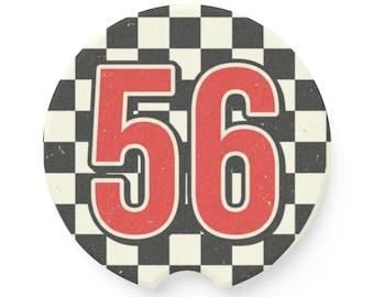 Porta-copos personalizado em formato de carro de corrida, acessório automotivo personalizado com número e bandeira quadriculada.