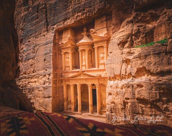 ペトラ宝物殿の壁画、ヨルダン旅行写真、ローズストーン建築（デジタルダウンロード）