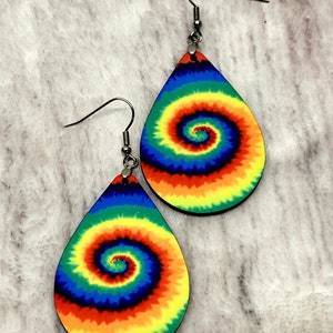 Retro tie-dye earrings, tie-dye earrings, tie-dye jewelry, tie-dye gifts, retro gifts, retro tie-dye jewelry, hippie gifts, psychedelic gift
