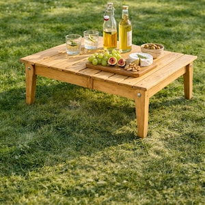 Mesa de camping de madera portátil, ideal para viajes y actividades al aire libre.