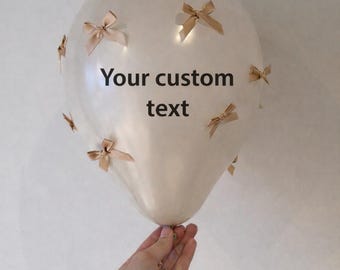 Personlig ballong med rosetter | Anpassad textballong | Neutral festdekoration | Födelsedagsballong | Babyshowerballong
