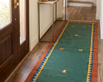 Ręcznie tkany wełniany dywanik Kilim Runner – zielony plemienny wzór Gabbeh, dekoracja korytarza w stylu boho (2,11 x 70 cm)