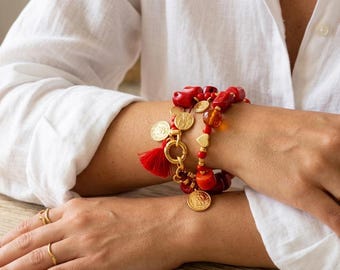Bracelet en corail rouge et pièces d'or, bijou bohème imposant, fait main de style méditerranéen, bracelet unique.