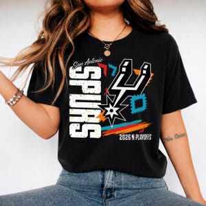 San Antonio Spurs slutspelströja i komfortfärger, vintage Spurs-t-shirt med grafisk design, basketfan-t-shirt, slutspelströja, present till Spurs-fans bild 1