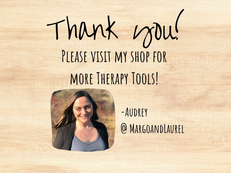 K&ouml;nnte beinhalten: Danke! Besuchen Sie bitte meinen Shop f&uuml;r weitere Therapie-Tools! - Audrey @margoandlaurel. Eine Frau mit braunen Haaren l&auml;chelt in die Kamera. Sie tr&auml;gt ein blaues Hemd und eine schwarze Jacke. Der Hintergrund ist ein verschwommenes Bild eines Feldes.